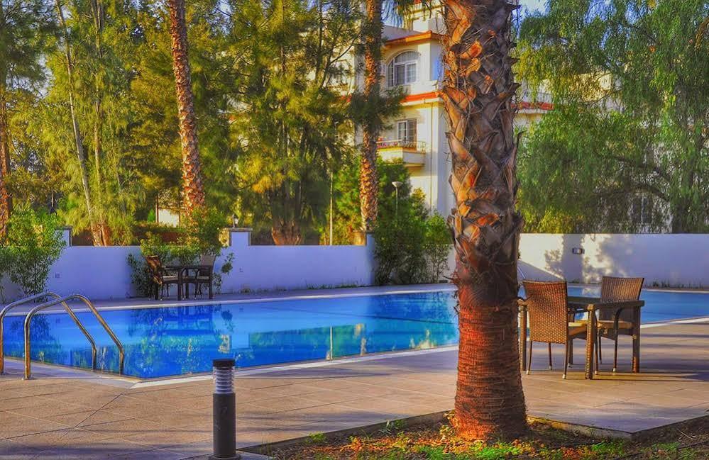 Park Palace Hotel Kyrenia  Exterior foto