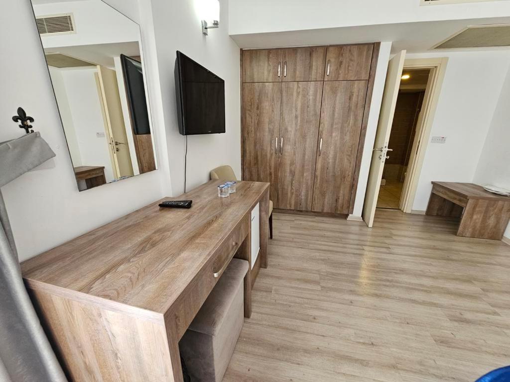 Park Palace Hotel Kyrenia  Exterior foto