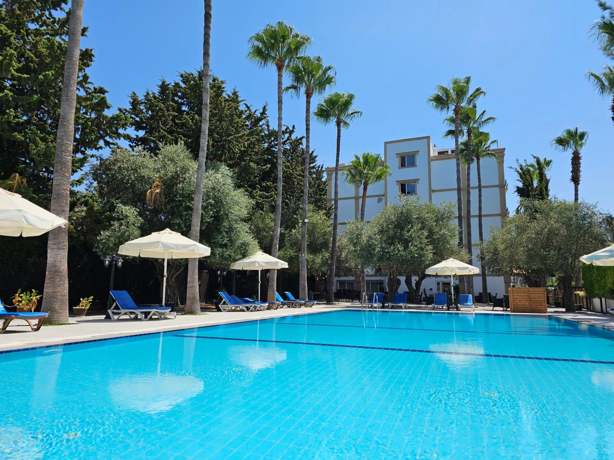Park Palace Hotel Kyrenia  Exterior foto