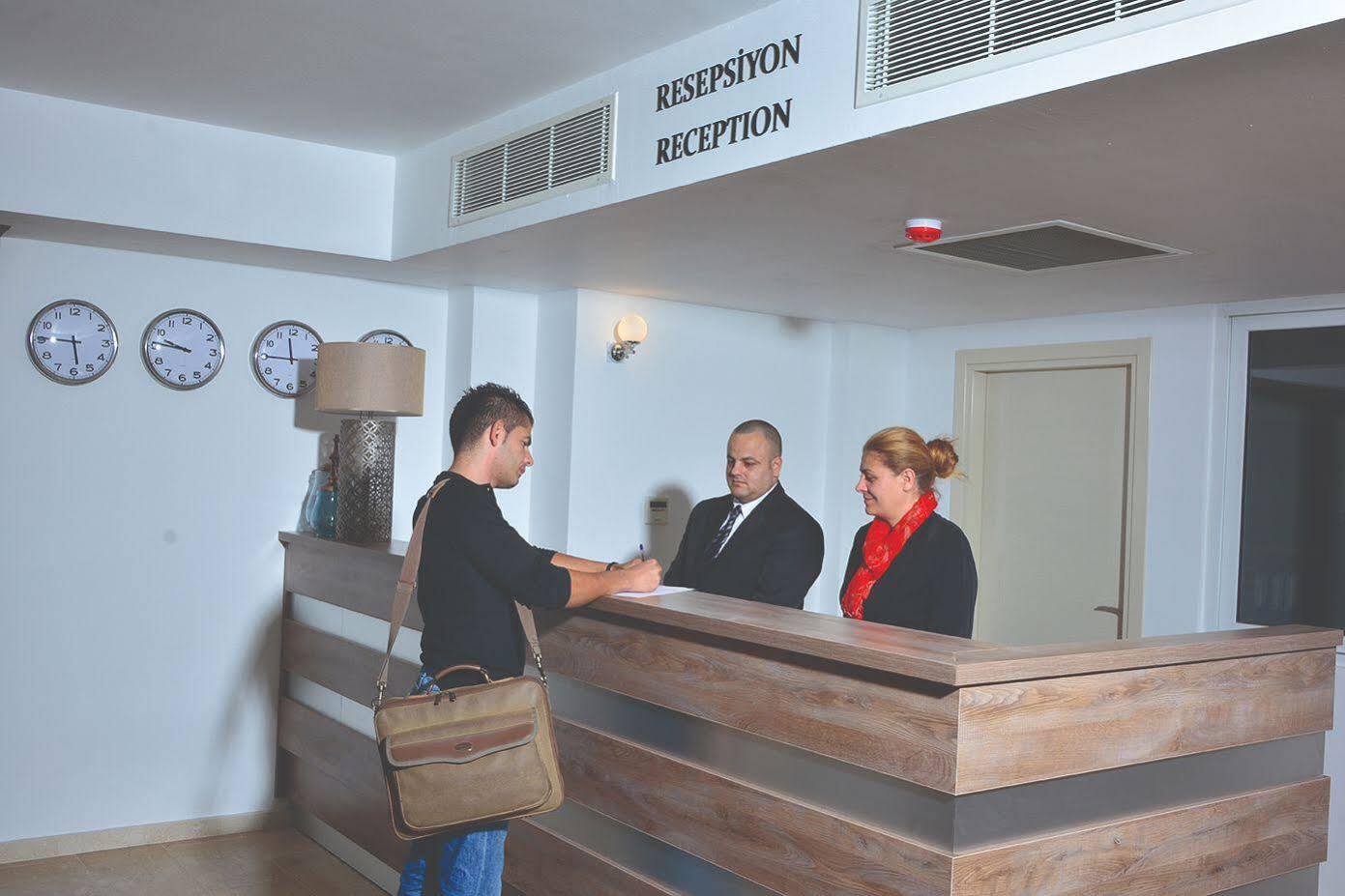 Park Palace Hotel Kyrenia  Exterior foto